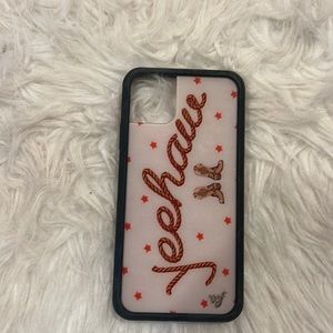 I am selling a yehaw wildflower case. It's size iPhone 11 Pro Max.